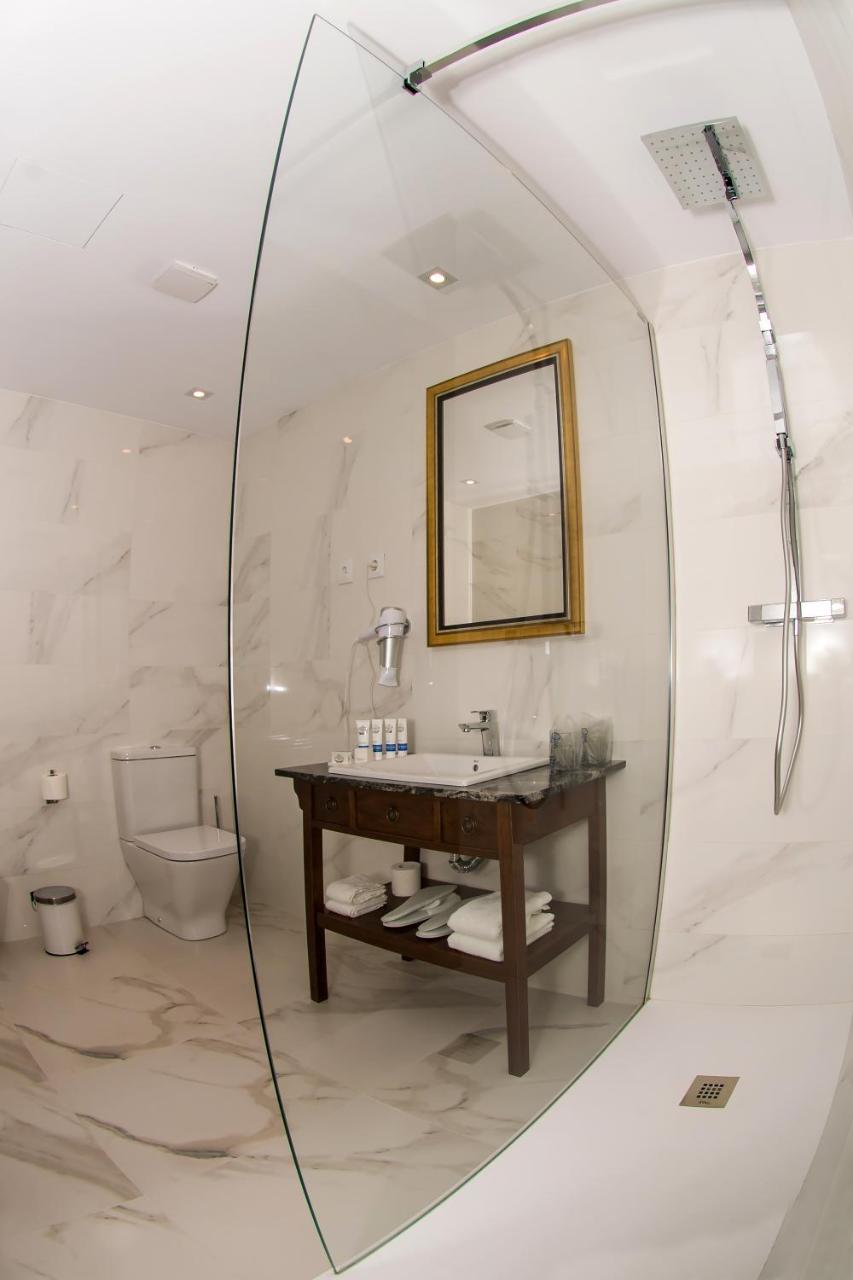 Hotel Javier Montero Ribadeo Esterno foto